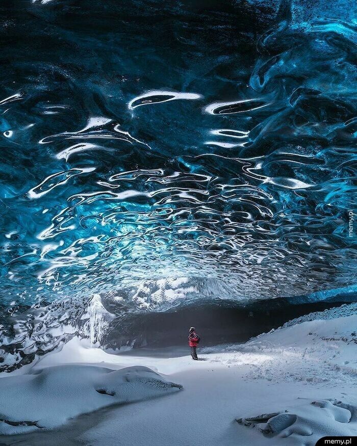 Niesamowita jaskinia na Islandii