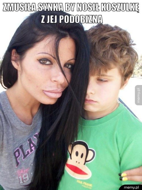 Zmusiła synka by nosił koszulkę z jej podobizną 