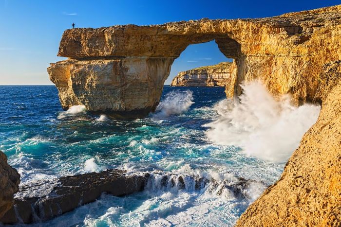 Miejsce ślubu Daenerys i Khala Drogo: Azure Window, Malta.