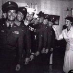 Matka z ośmioma synami, którzy walczyli w II wojnie światowej. Wszyscy zdołali wrócić do domu cali i zdrowi.