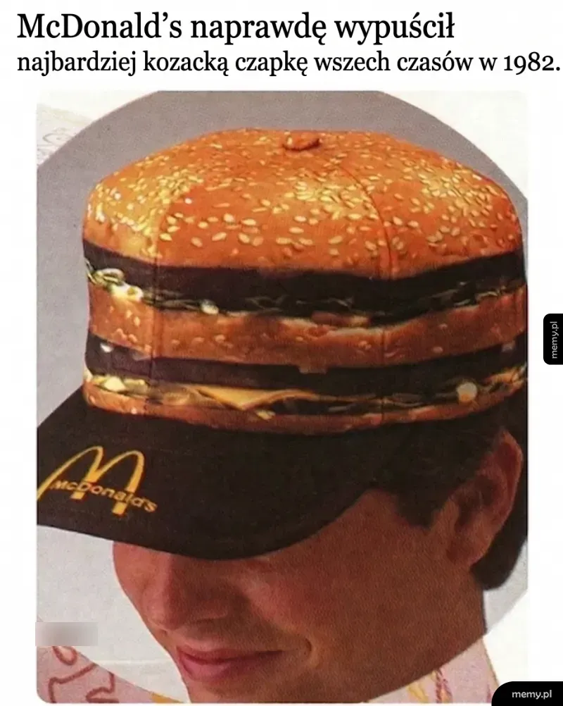 Mężczyzna w czapce z daszkiem stylizowanej na hamburgera Big Mac z 1982 roku
