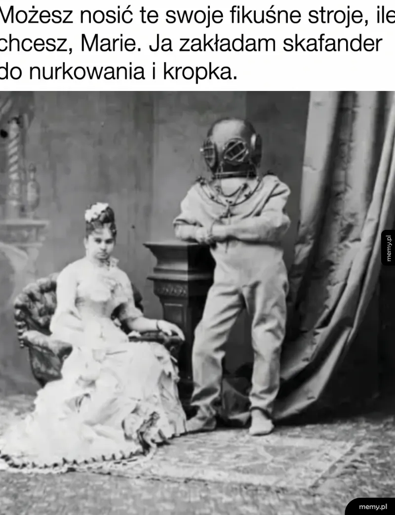 Stare zdjęcie przedstawiające kobietę w suknie i mężczyznę w skafandrze nurkowym