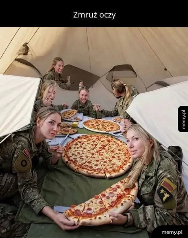 Żołnierki w namiocie jedzące pizzę, grafika wygenerowana przez AI