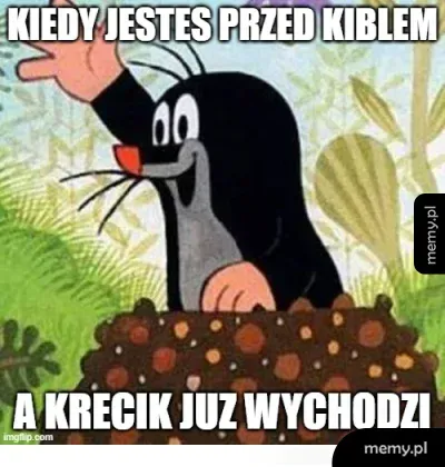 Bajkowy kret wychodzi z kopca ziemi, machając łapką.