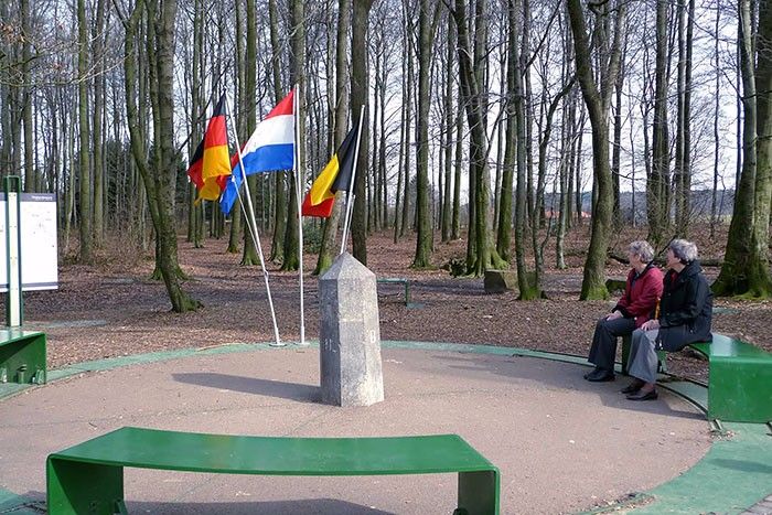 Punkt zbiegu linii granicznych Niemiec, Holandii i Belgii.