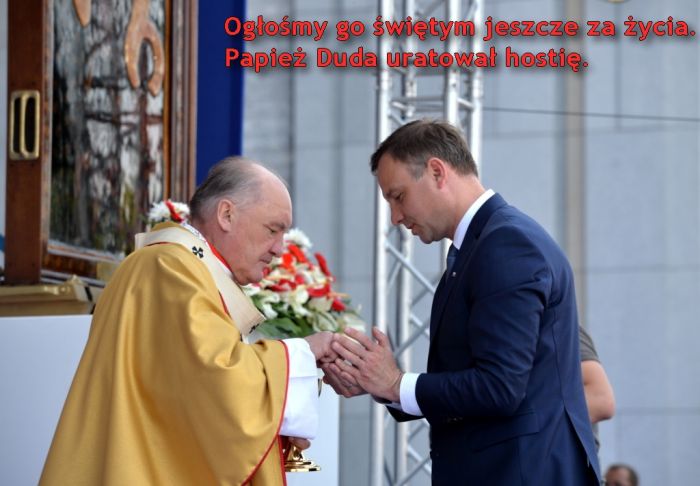 Duda ratuje hostię