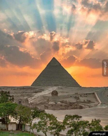 Kair na tle zachodzącego Słońca