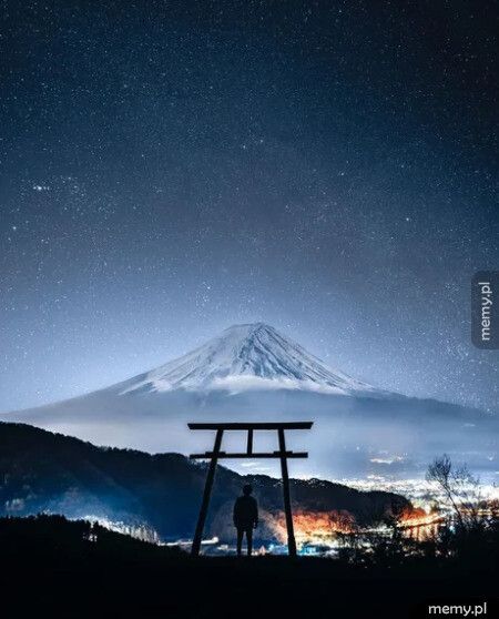 Góra Fuji nocą