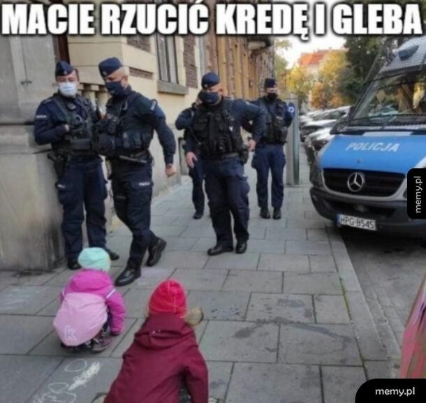 Policja vs dzieci z kredą