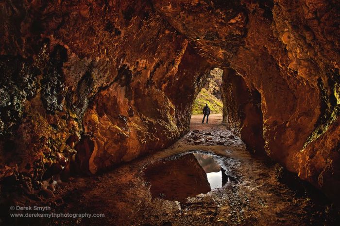Krainy Burzy: Jaskinie Cushendun, Irlandia Północna.