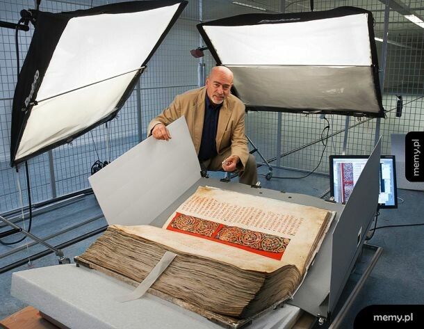 Przygotowania do skanowania manuskrytptu "Codex Gigas"
