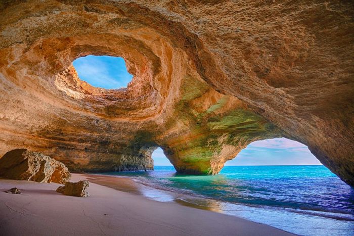 Jaskinia w Algarve, Portugalia.