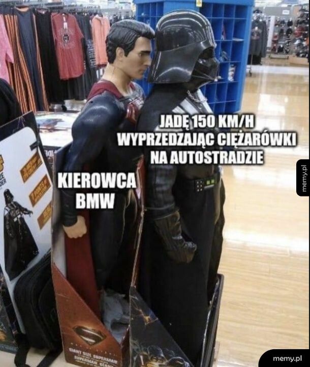Siedzi na zderzaku