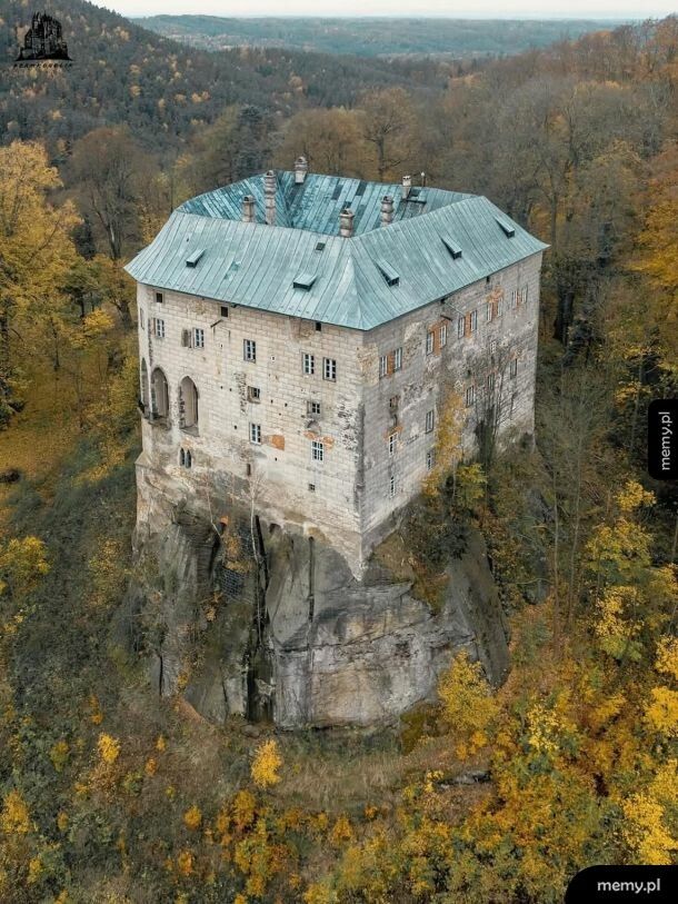 Zamek Houska nad bramą do piekła