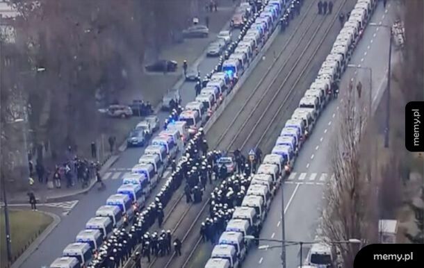 politycy opozycji  pytają w MSWiA o koszty policyjnej akcji doprowadzenia  ziobry przed komisję śledczą ds. Pegasusa, a mnie ciekawi ile poszło na to