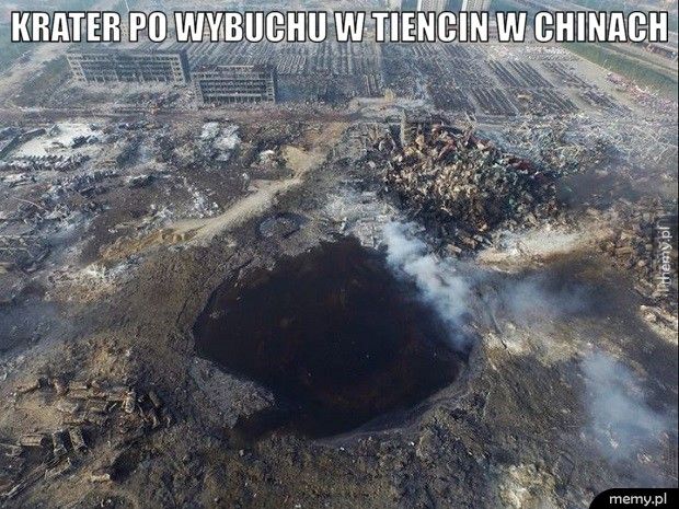 Krater po wybuchu w Tiencin
