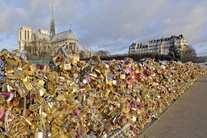 Z mostu zakochanych w Paryżu zniknęło 1 milion kłódek!