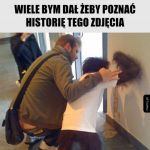 Rzygający szympans w ubranku
