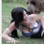 Lara Croft zeżarta przez niedźwiedzia