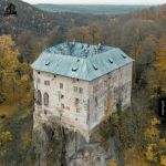 Zamek Houska nad bramą do piekła