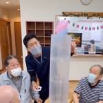 Starsi ludzie w japońskim domu opieki bawią się lepiej niż ty